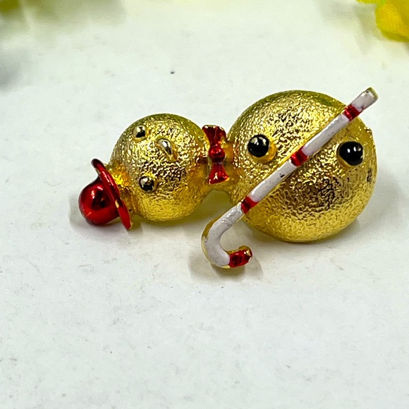 Gerry’s Signed Vintage Snowman and Candy-cane Brooch - Picture 6 of 7